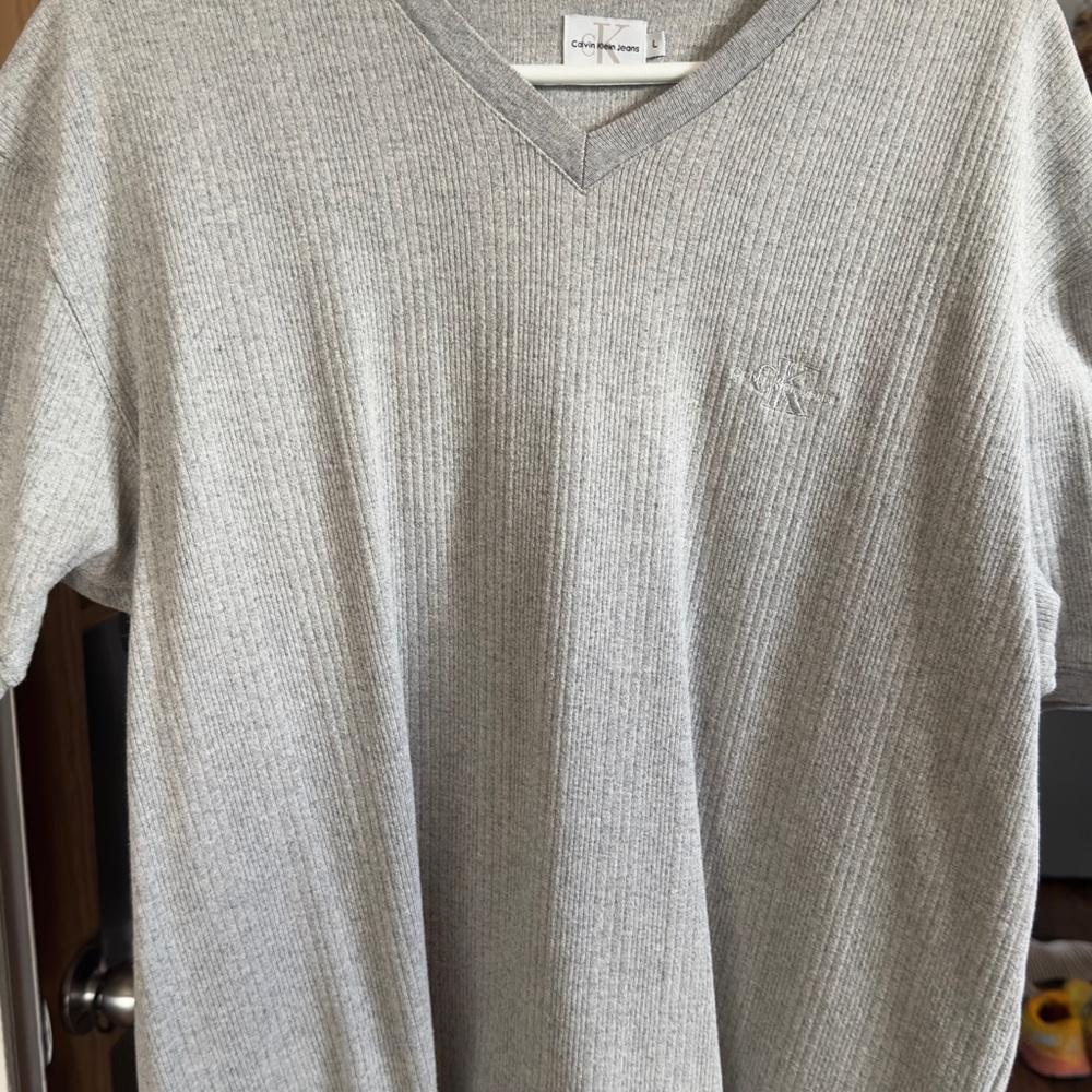 Calvin Klein Jeans 90’s Vintage Heather Gray V-Neck Top